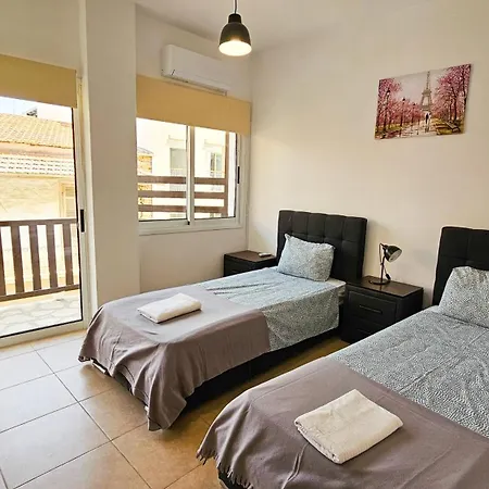 Sky Ward Rooms, 150m From Chabad Lubavitch Апартаменты Ларнака