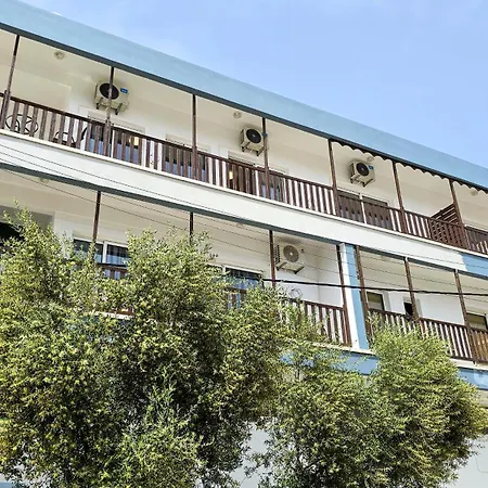 Апартаменты Sky Ward Rooms, 150m From Chabad Lubavitch *