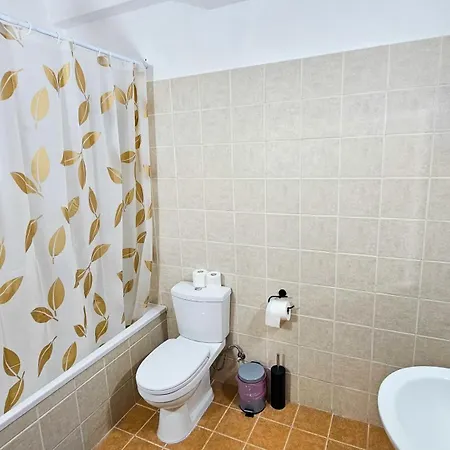 Daire Sky Ward Rooms, 150m From Chabad Lubavitch